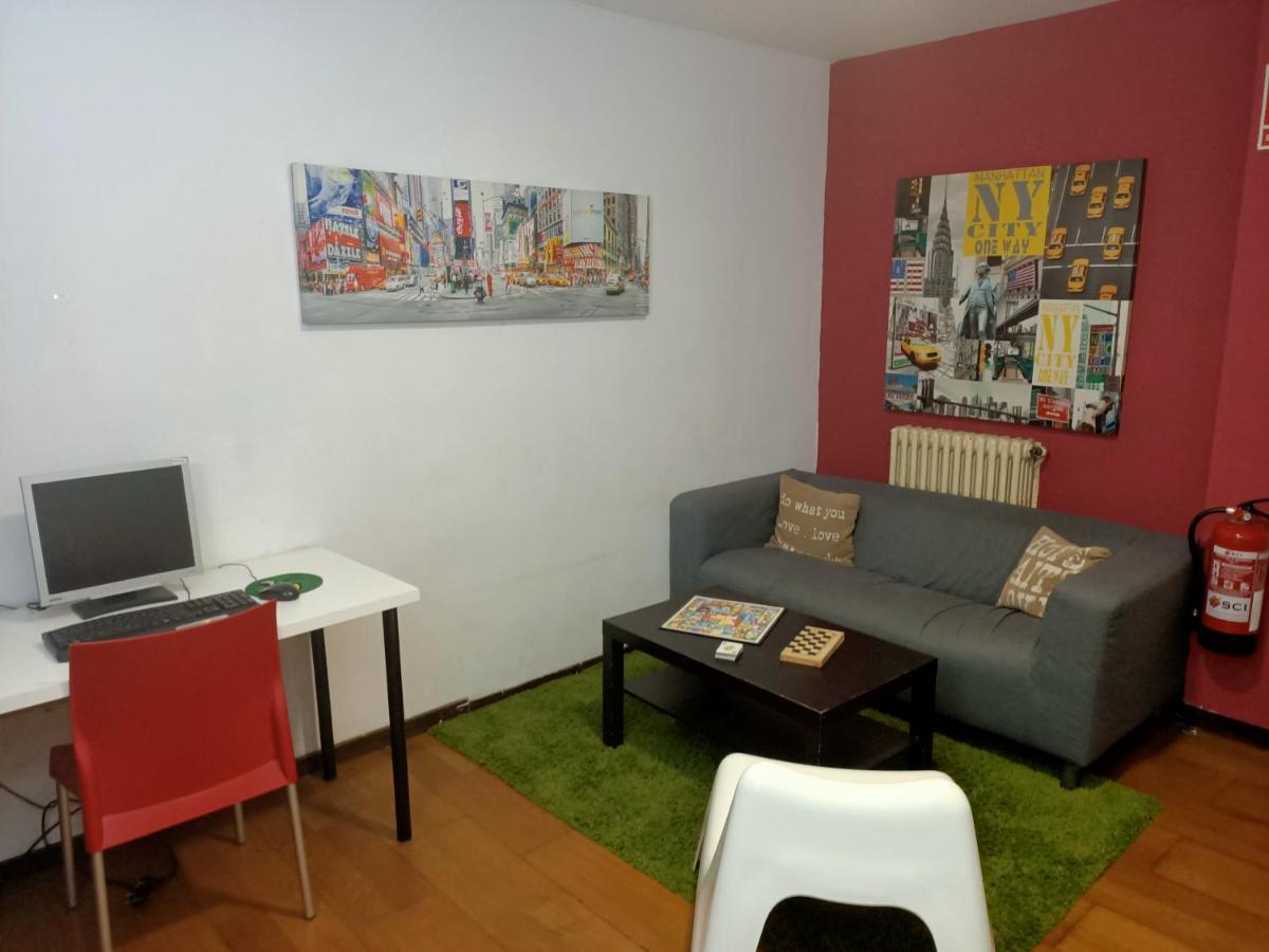 Diagonal House Hostel Barcelona Ngoại thất bức ảnh