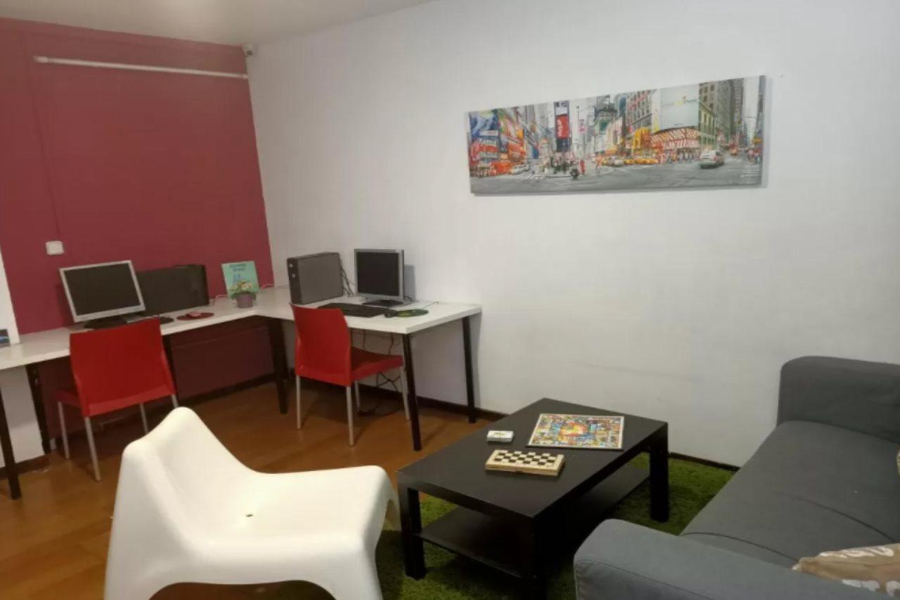 Diagonal House Hostel Barcelona Ngoại thất bức ảnh