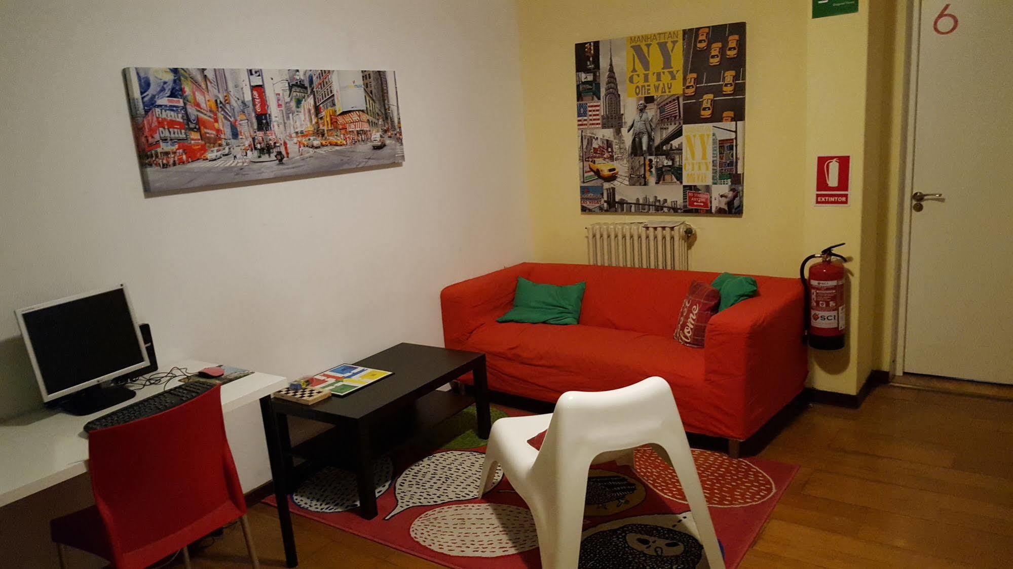 Diagonal House Hostel Barcelona Ngoại thất bức ảnh