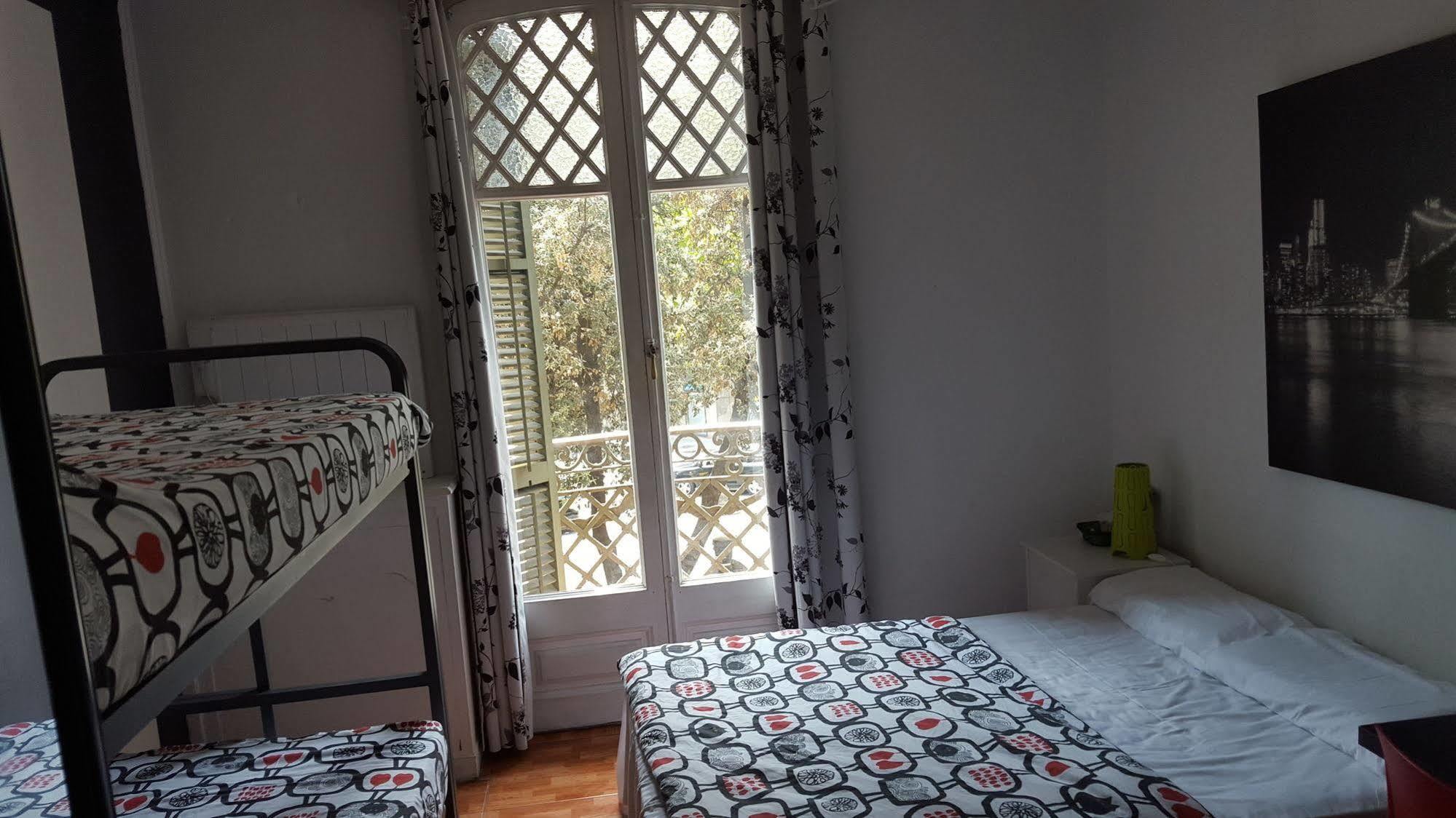 Diagonal House Hostel Barcelona Ngoại thất bức ảnh